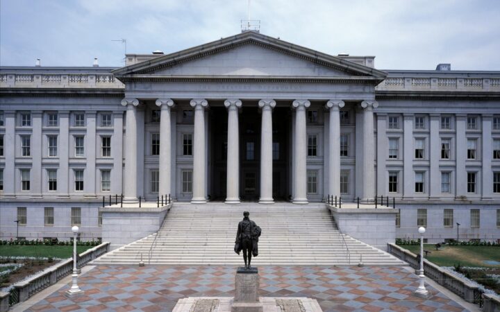 U.S. Debt Tops $40.5 Trillion as Interest Nears $3 Billion a Day