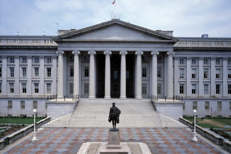 U.S. Debt Tops $40.5 Trillion as Interest Nears $3 Billion a Day